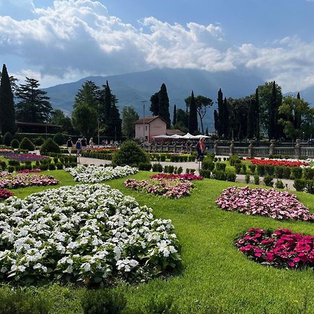 Palazzo Riccamboni Apartment ริวาเดลการ์ดา ภายนอก รูปภาพ