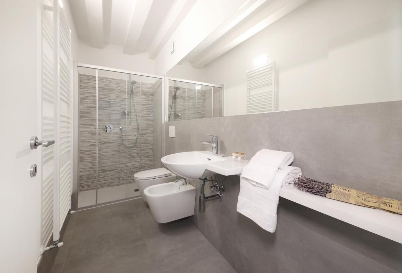 Palazzo Riccamboni Apartment ริวาเดลการ์ดา ภายนอก รูปภาพ