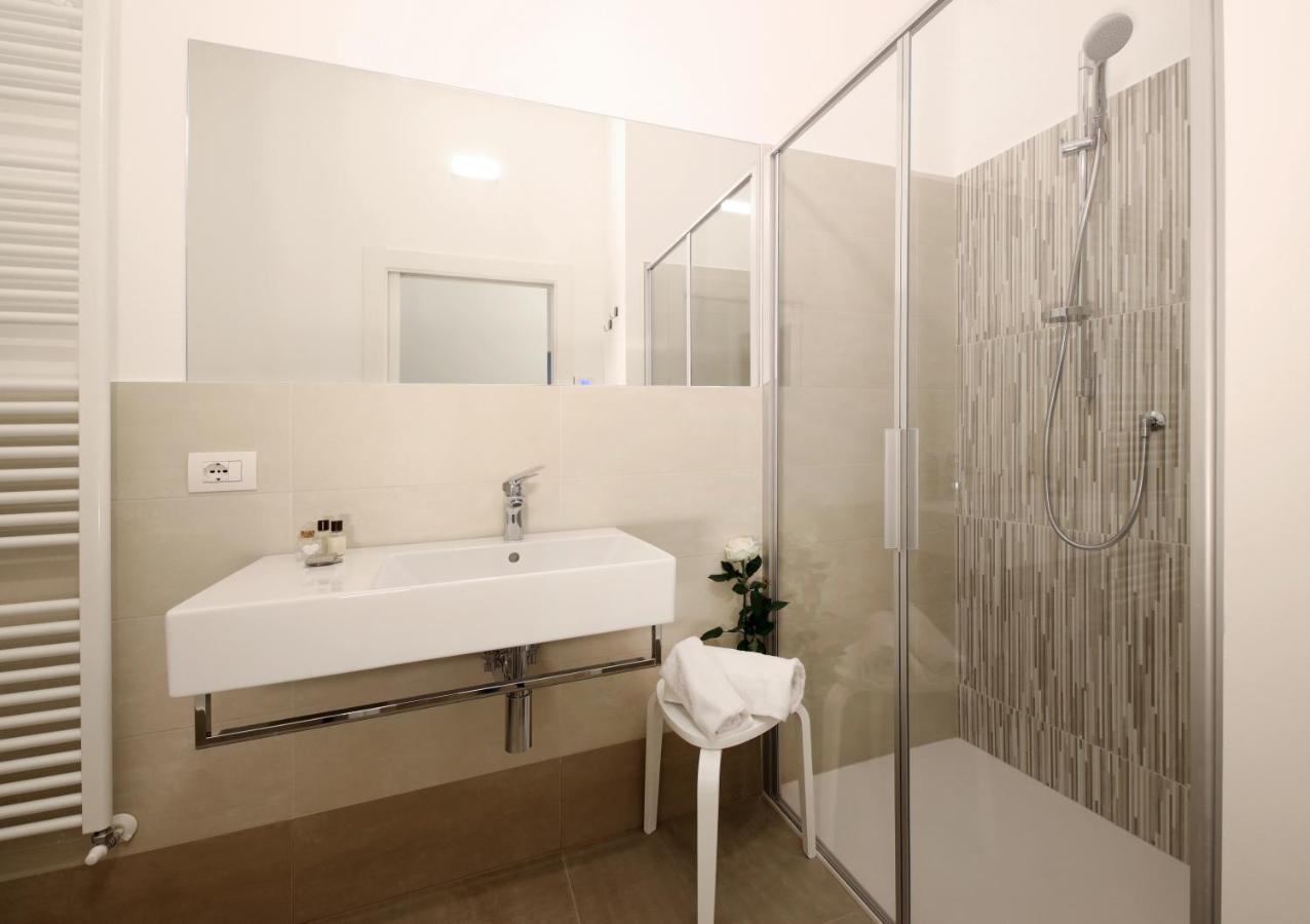 Palazzo Riccamboni Apartment ริวาเดลการ์ดา ภายนอก รูปภาพ