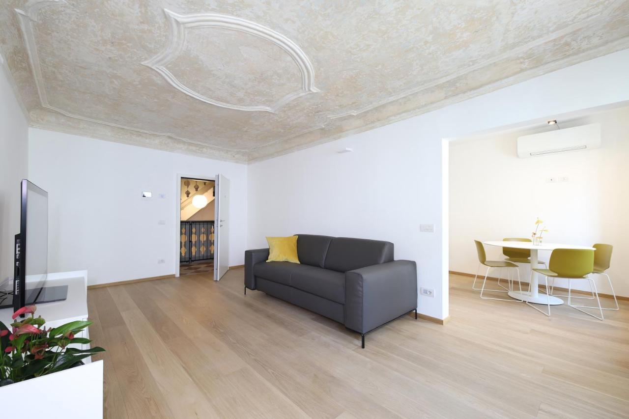 Palazzo Riccamboni Apartment ริวาเดลการ์ดา ภายนอก รูปภาพ