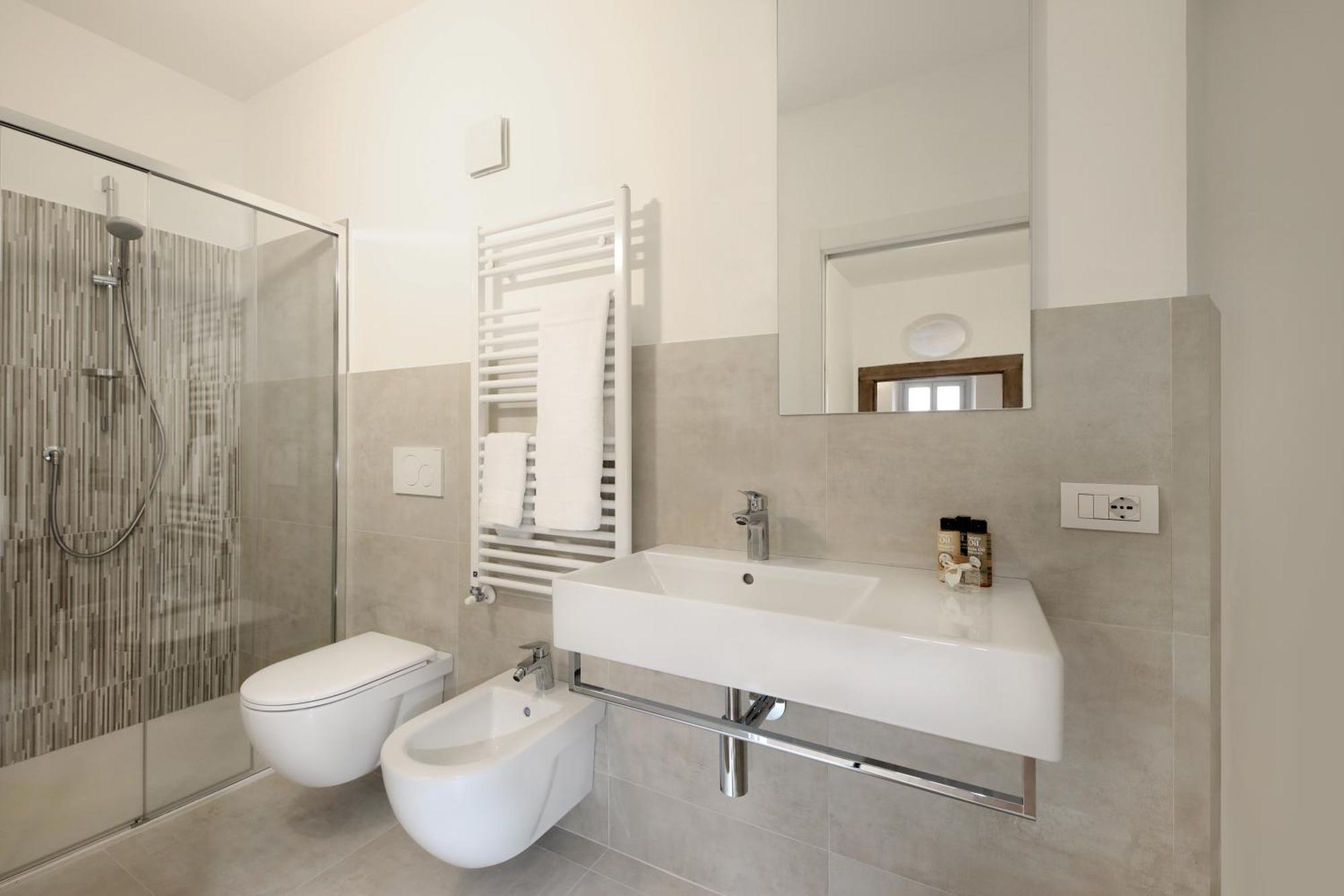 Palazzo Riccamboni Apartment ริวาเดลการ์ดา ภายนอก รูปภาพ