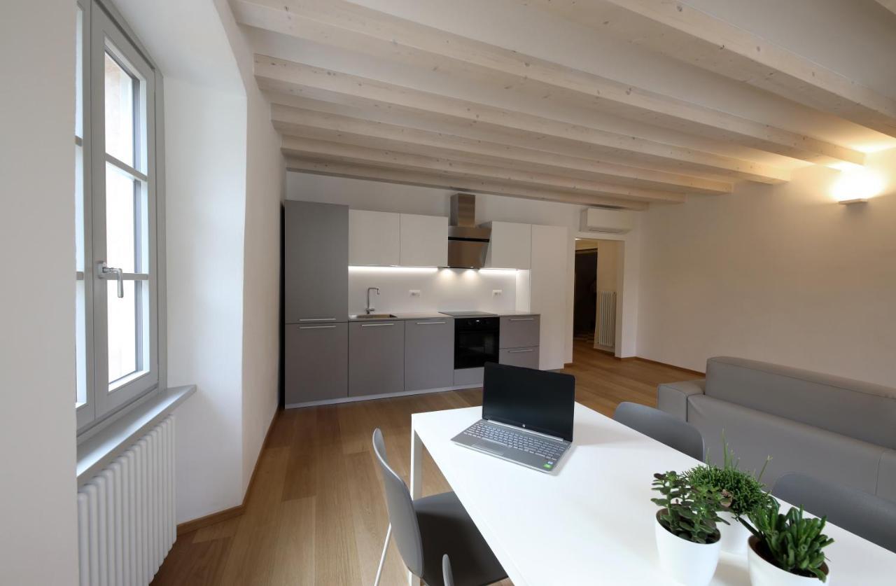 Palazzo Riccamboni Apartment ริวาเดลการ์ดา ภายนอก รูปภาพ
