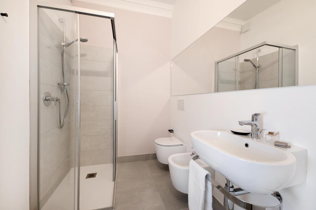 Palazzo Riccamboni Apartment ริวาเดลการ์ดา ภายนอก รูปภาพ