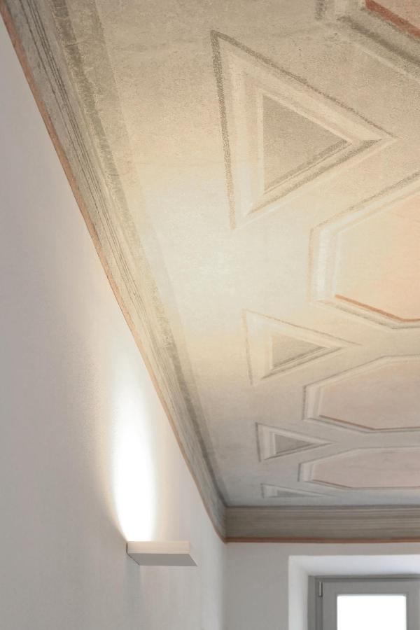 Palazzo Riccamboni Apartment ริวาเดลการ์ดา ภายนอก รูปภาพ
