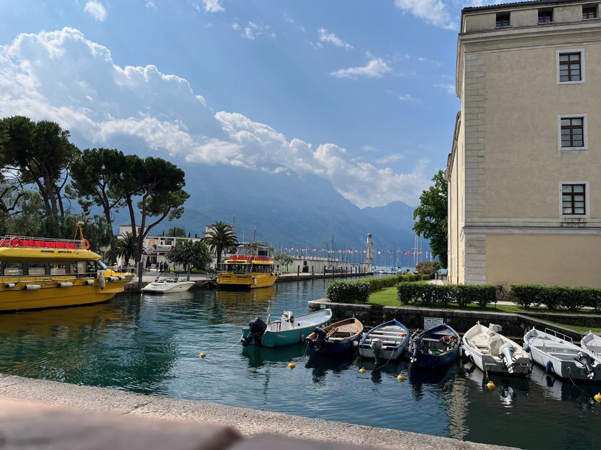 Palazzo Riccamboni Apartment ริวาเดลการ์ดา ภายนอก รูปภาพ
