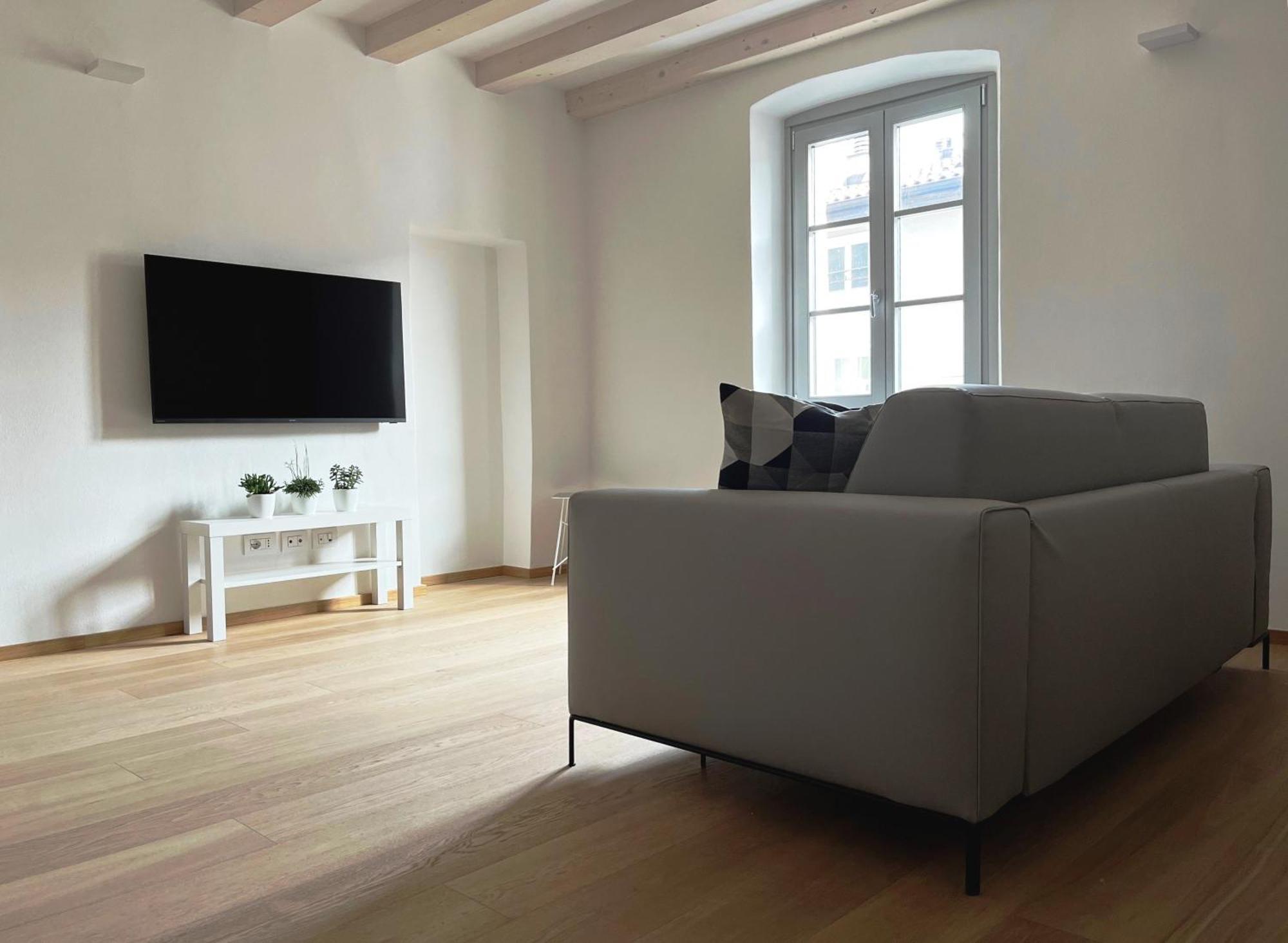 Palazzo Riccamboni Apartment ริวาเดลการ์ดา ภายนอก รูปภาพ
